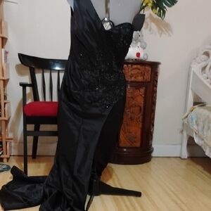 Chic Strapless Black Dress